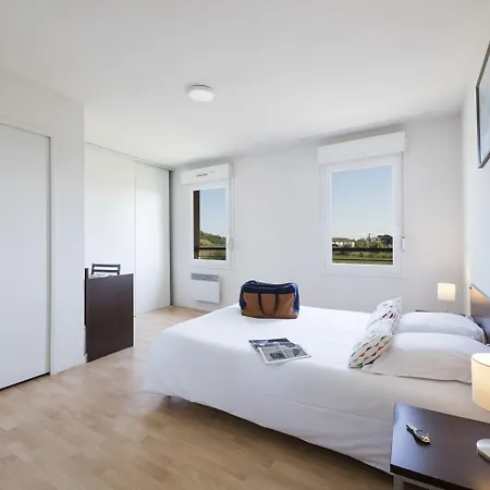 Garden & Clermont-ferrand - 3*